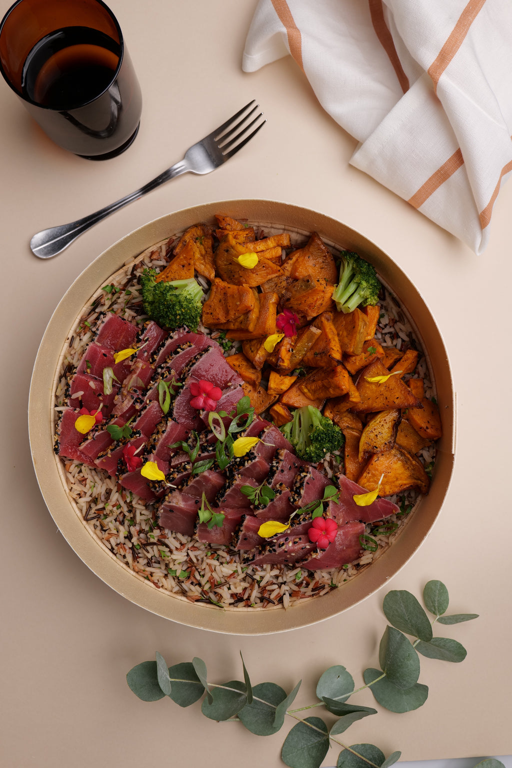 Tataki de thon, riz sauvage, légumes d'hiver