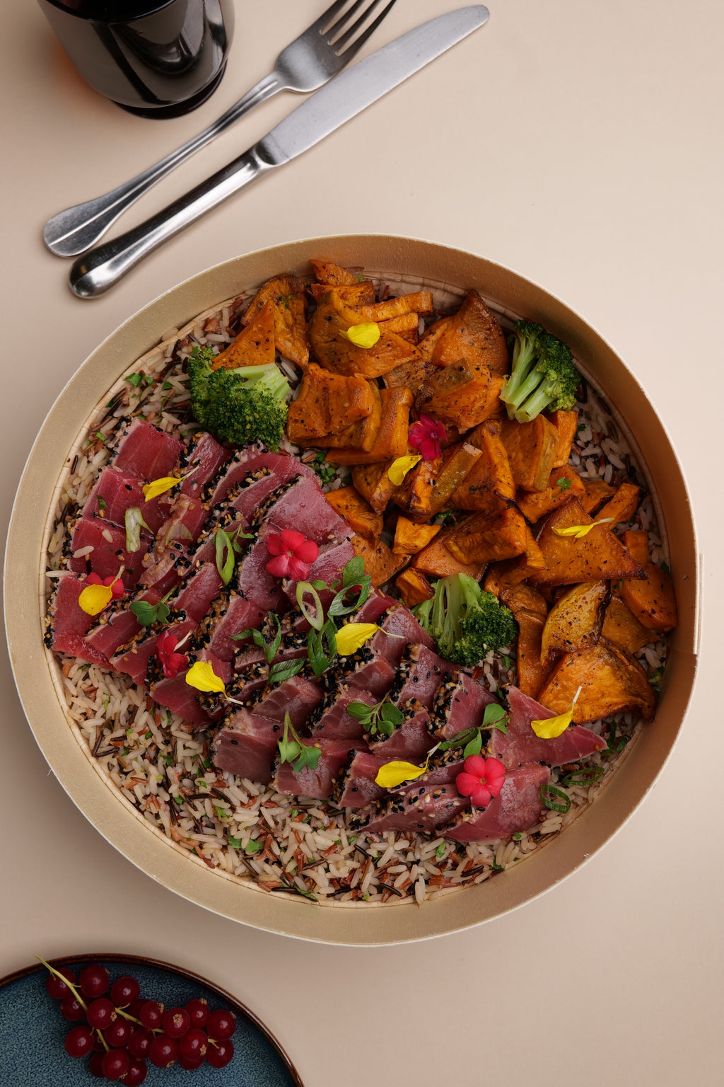Tataki de thon, riz sauvage, légumes d'hiver